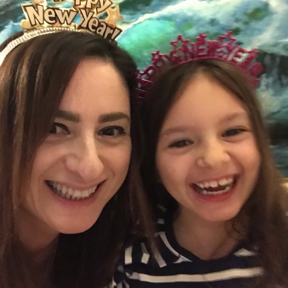 Meet your Posher, Emma Amy Wolfe enjoy share lots - Picture 1 of 3